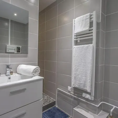 Modern With Garden Location * Grenoble