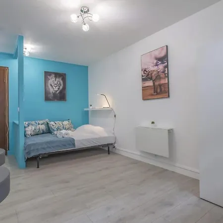 Modern With Garden Location דירה *