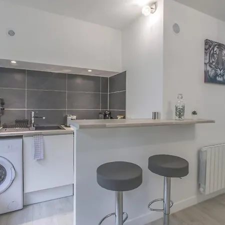 Modern With Garden Location Lejlighed *
