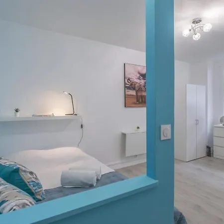 Modern With Garden Location Grenoble