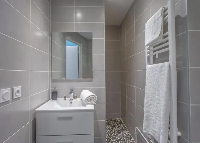 Modern With Garden Location דירה גרנובל