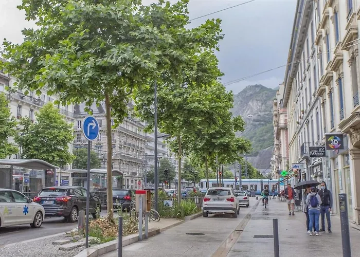 Apartman Modern With Garden Location Grenoble