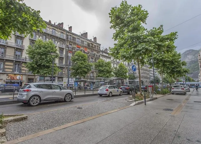 Apartman Modern With Garden Location Grenoble